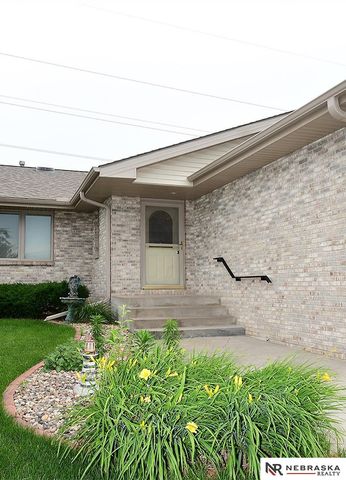7825 Stonewall Court, Lincoln, NE 68506