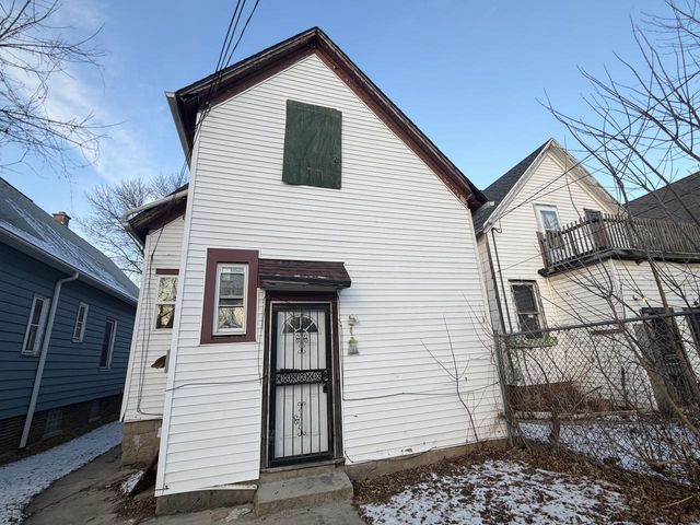 2436 N 16th STREET, Milwaukee, WI 53206