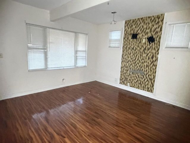 2436 N 16th STREET, Milwaukee, WI 53206