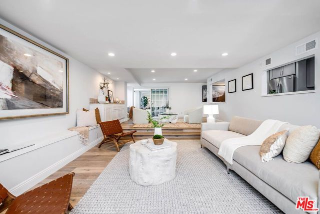 441 N Oakhurst Drive 203, Beverly Hills, CA 90210