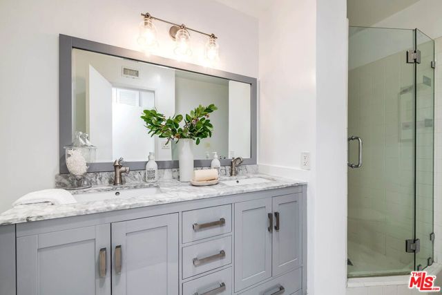 441 N Oakhurst Drive 203, Beverly Hills, CA 90210