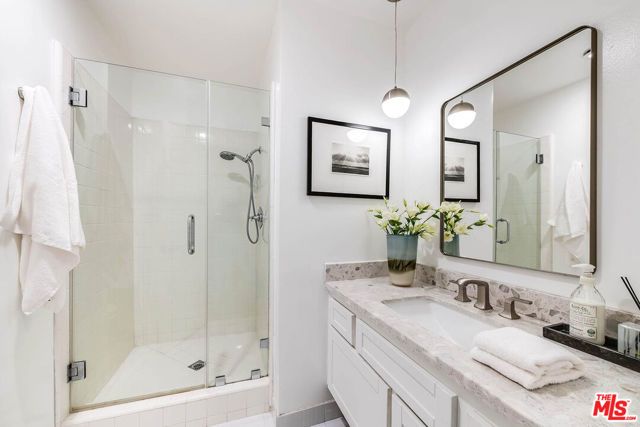 441 N Oakhurst Drive 203, Beverly Hills, CA 90210