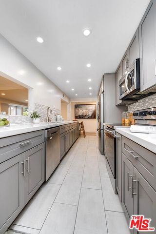 441 N Oakhurst Drive 203, Beverly Hills, CA 90210