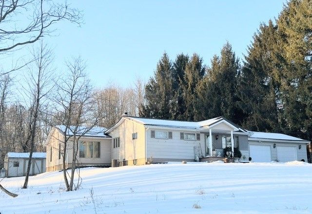 610 Rose Stop Rd, Shenango Twp, PA 16101