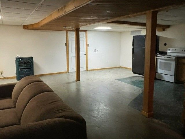 610 Rose Stop Rd, Shenango Twp, PA 16101