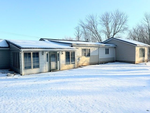 610 Rose Stop Rd, Shenango Twp, PA 16101