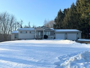 610 Rose Stop Rd, Shenango Twp, PA 16101