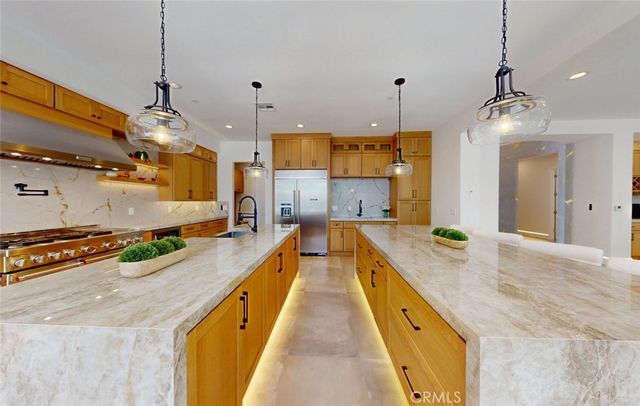 17777 Joshua Cir, Fountain Valley, CA 92708