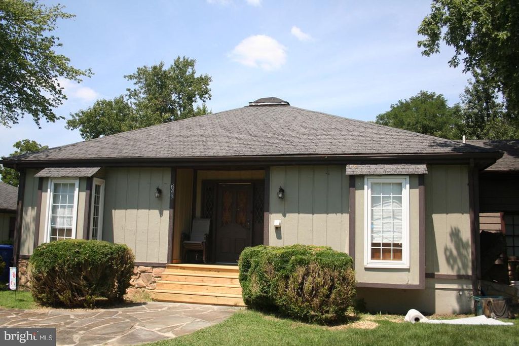 208-A SAINT MARYS AVE, La Plata, MD 20646