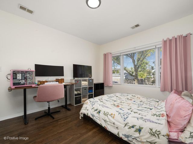 4101 W IOWA Street 6, Chicago, IL 60651