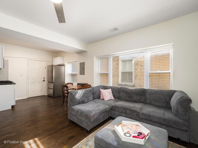 4101 W IOWA Street 6, Chicago, IL 60651