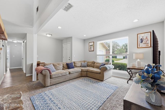 2550 OAKVIEW Drive, Jacksonville, FL 32246