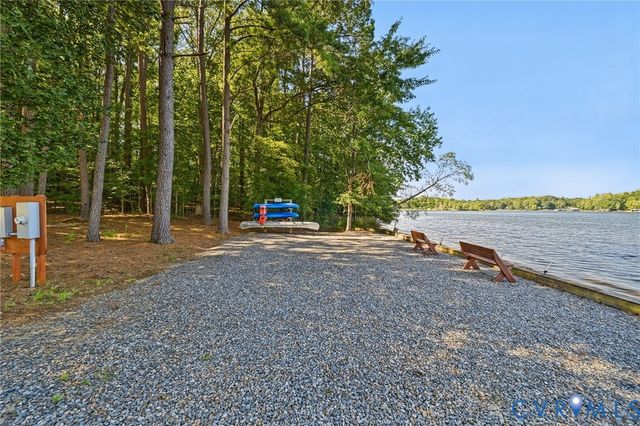 1577 Moody Town Rd, Bumpass, VA 23024