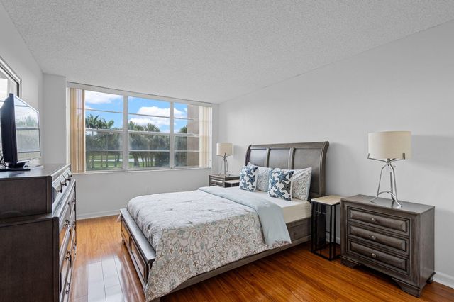 900 Saint Charles Place 221, Pembroke Pines, FL 33026