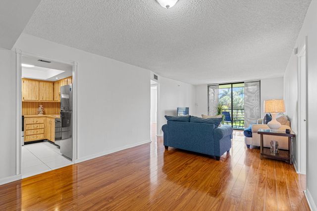 900 Saint Charles Place 221, Pembroke Pines, FL 33026