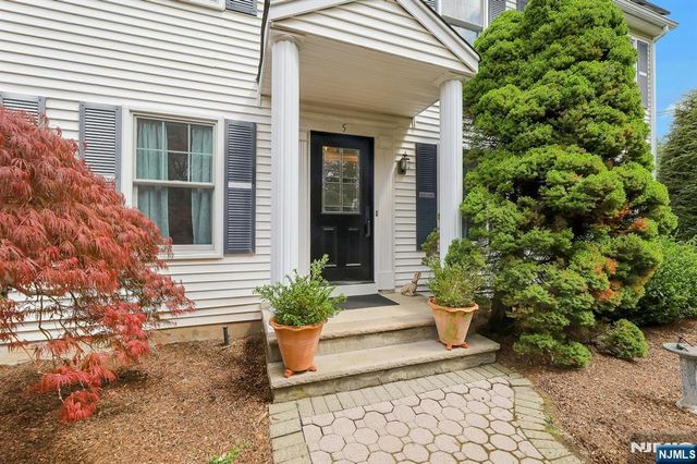 5 Hilltop Road, Mahwah, NJ 07430