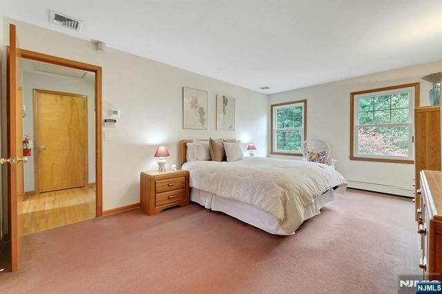 5 Hilltop Road, Mahwah, NJ 07430