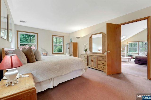 5 Hilltop Road, Mahwah, NJ 07430