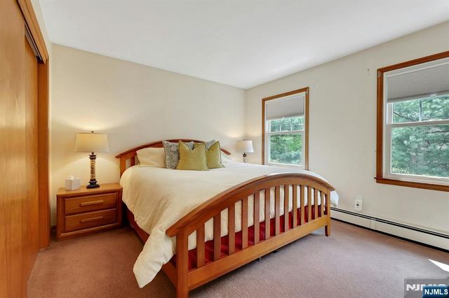 5 Hilltop Road, Mahwah, NJ 07430