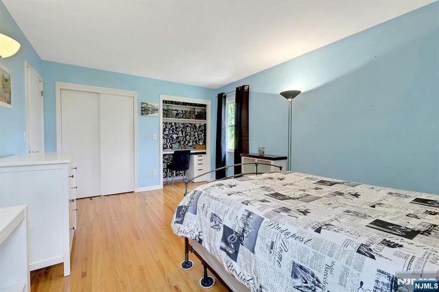 5 Hilltop Road, Mahwah, NJ 07430