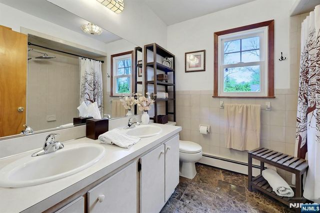 5 Hilltop Road, Mahwah, NJ 07430