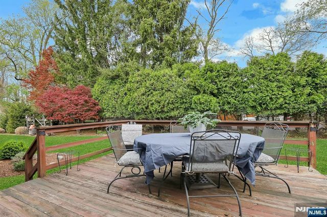 5 Hilltop Road, Mahwah, NJ 07430