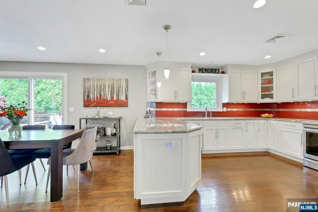 5 Hilltop Road, Mahwah, NJ 07430