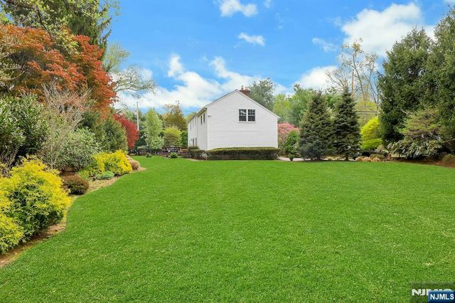 5 Hilltop Road, Mahwah, NJ 07430