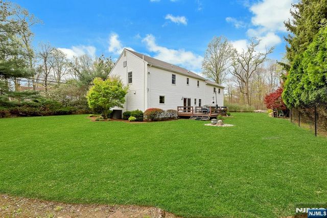 5 Hilltop Road, Mahwah, NJ 07430