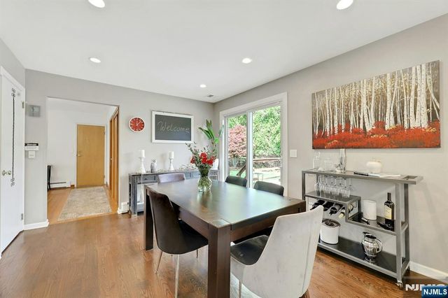 5 Hilltop Road, Mahwah, NJ 07430