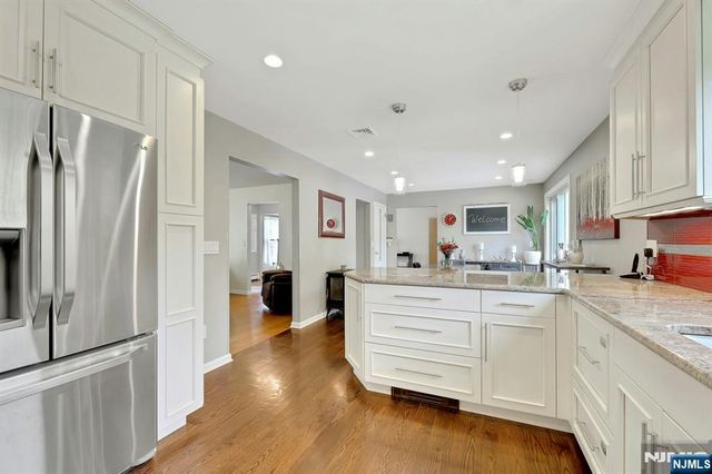 5 Hilltop Road, Mahwah, NJ 07430