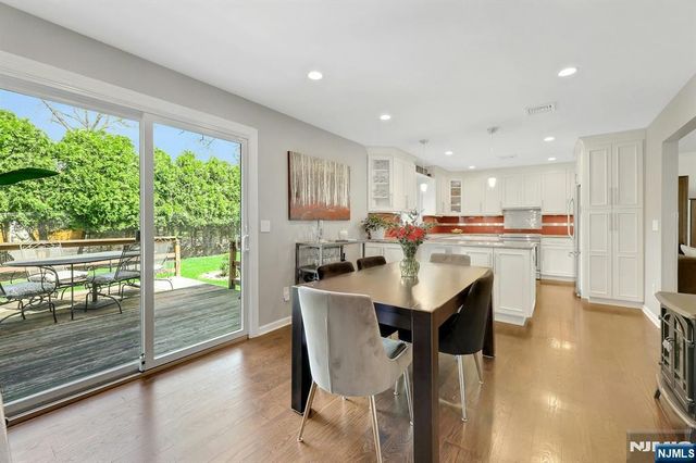 5 Hilltop Road, Mahwah, NJ 07430