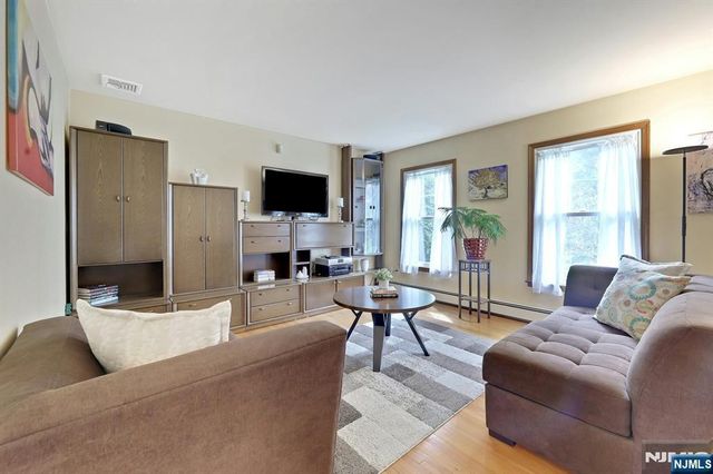 5 Hilltop Road, Mahwah, NJ 07430