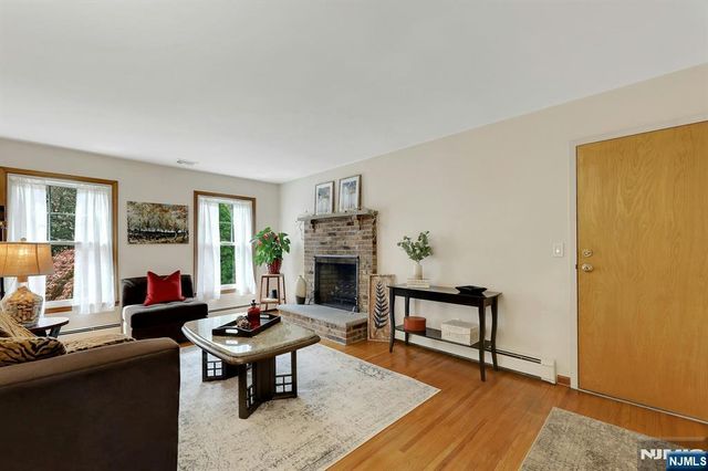 5 Hilltop Road, Mahwah, NJ 07430