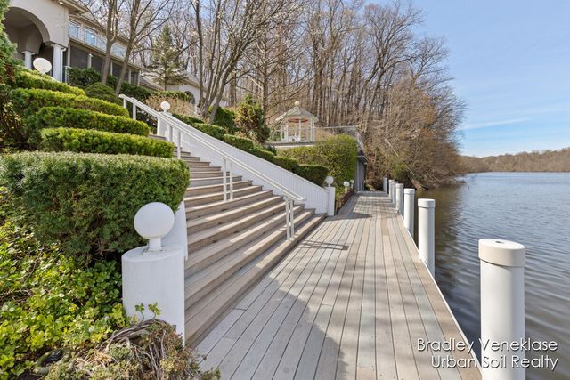 7635 Sandy Hollow Drive, Alto, MI 49302