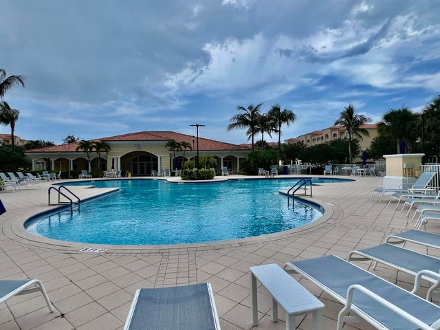 13 Harbour Isles Drive W PH02, Fort Pierce, FL 34949
