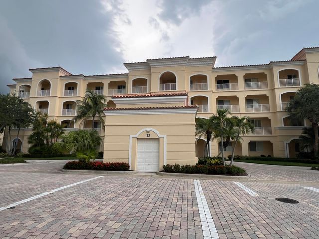 13 Harbour Isles Drive W PH02, Fort Pierce, FL 34949