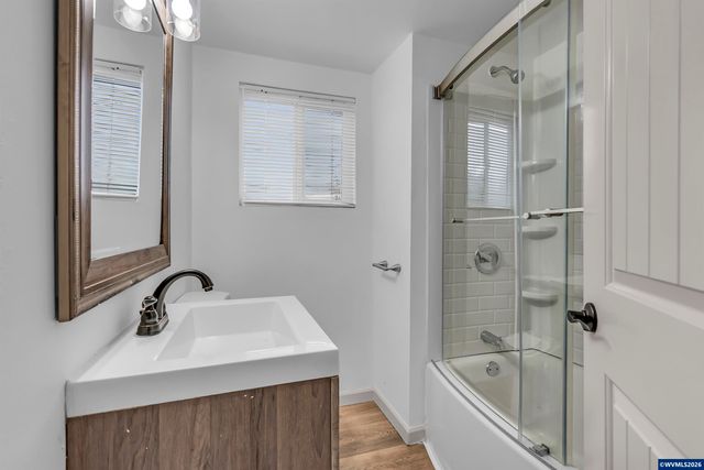 621 SE 4TH Av, Albany, OR 97231