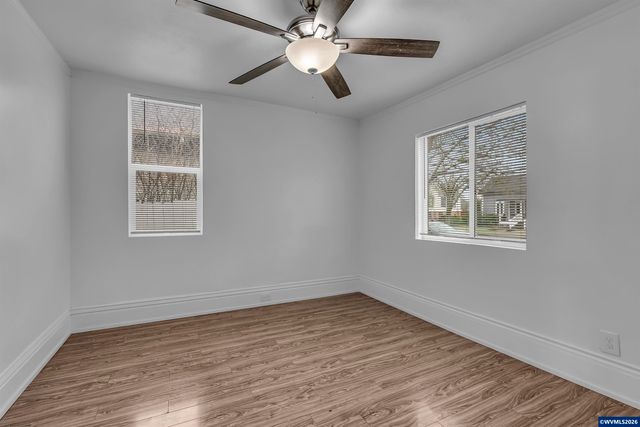 621 SE 4TH Av, Albany, OR 97231