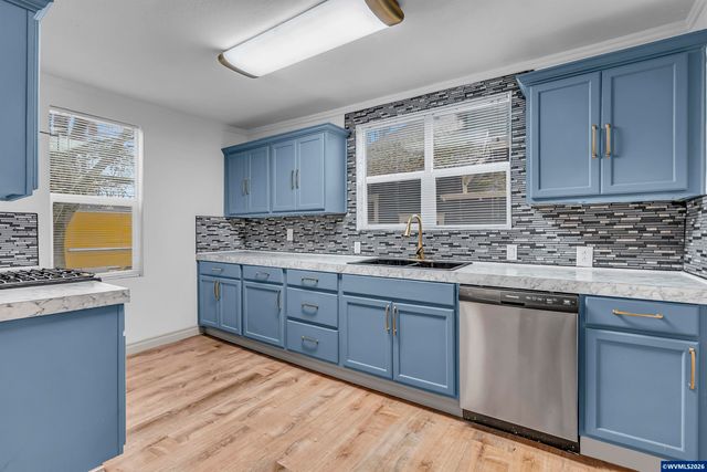 621 SE 4TH Av, Albany, OR 97231