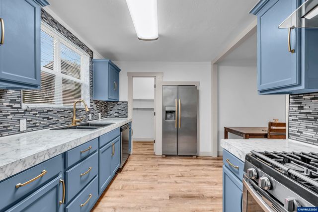 621 SE 4TH Av, Albany, OR 97231