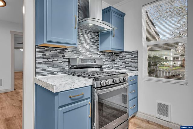 621 SE 4TH Av, Albany, OR 97231