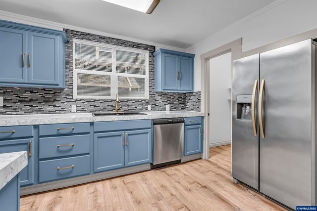 621 SE 4TH Av, Albany, OR 97231