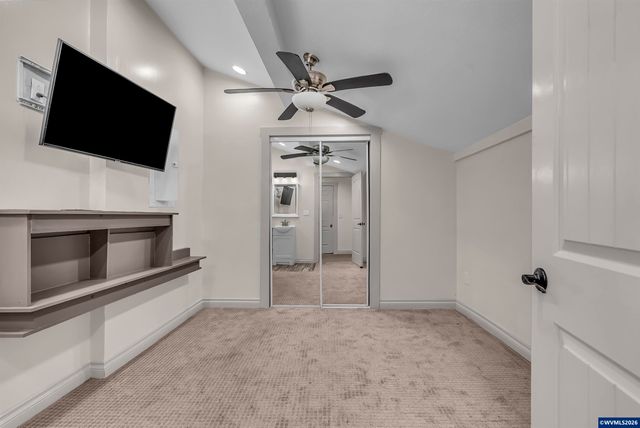 621 SE 4TH Av, Albany, OR 97231