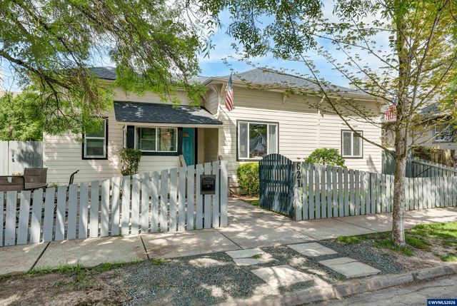 621 SE 4TH Av, Albany, OR 97231