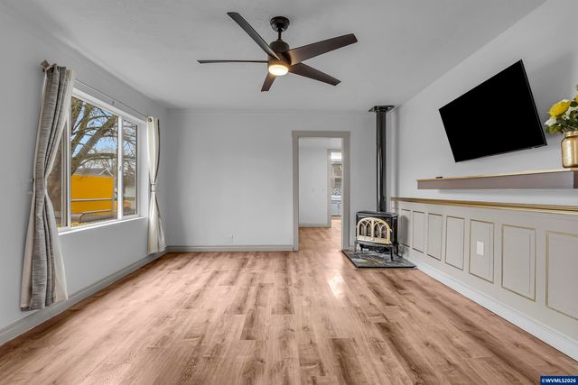 621 SE 4TH Av, Albany, OR 97231