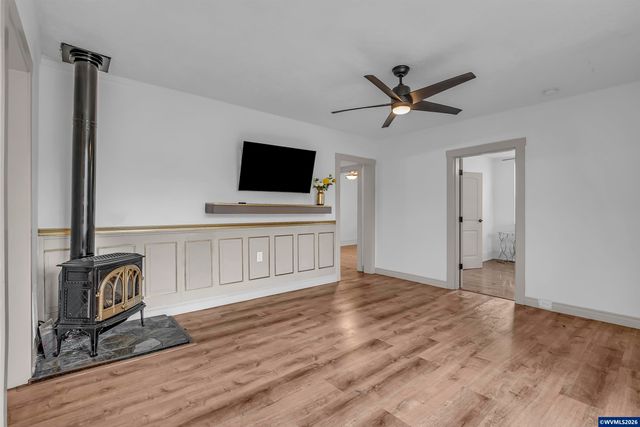 621 SE 4TH Av, Albany, OR 97231