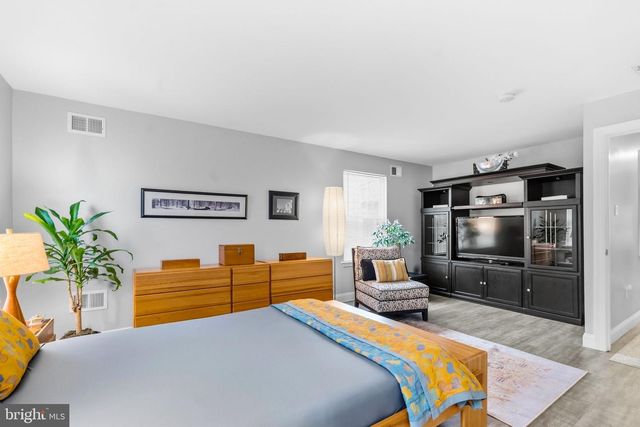 406 SWEETWATER DR, Cinnaminson, NJ 08077