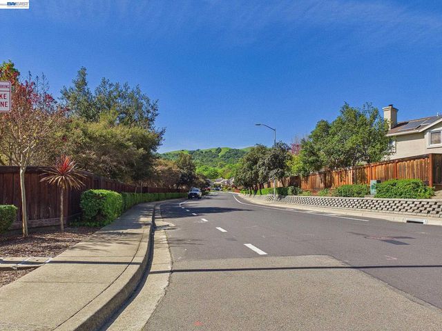 320 Sutter Creek Ln, San Ramon, CA 94583