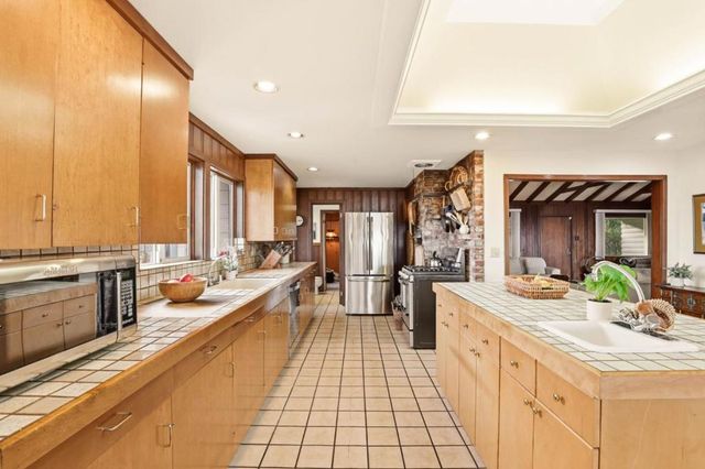 11 S Palomar Drive, Redwood City, CA 94062